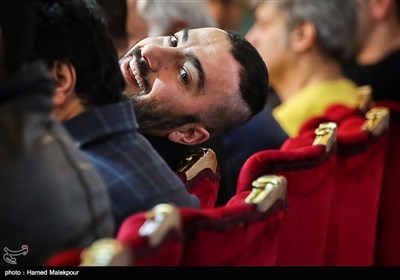 نوید محمدزاده بازیگر در نشست خبری فیلم مغزهای کوچک زنگ‌زده - سی‌وششمین جشنواره فیلم فجر