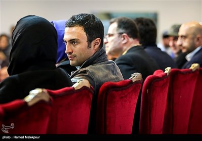 امیر جدیدی بازیگر در نشست خبری فیلم عرق سرد - سی‌وششمین جشنواره فیلم فجر