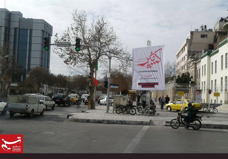 ایران کی شاہراہوں پر پہلی مرتبہ کشمیر کی حمایت میں بینرز آویزاں + تصاویر
