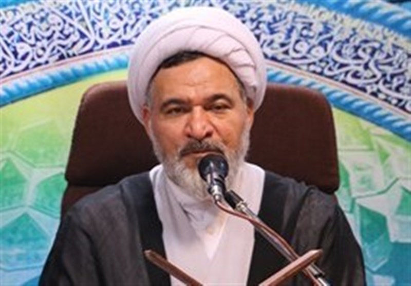 اصفهان| بزرگ جلوه دادن موضوعات فرعی کشور راهکار دشمن برای بروز کینه‌ها است