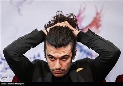 امیررضا رنجبران بازیگر در نشست خبری فیلم اتاق تاریک - سی‌وششمین جشنواره فیلم فجر