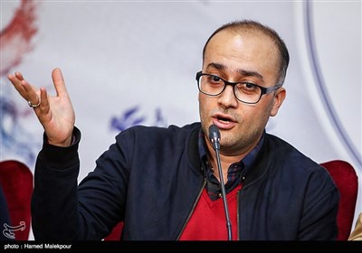 سیدروح‌الله حجازی کارگردان در نشست خبری فیلم اتاق تاریک - سی‌وششمین جشنواره فیلم فجر