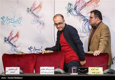 سیدروح‌الله حجازی کارگردان در نشست خبری فیلم اتاق تاریک - سی‌وششمین جشنواره فیلم فجر