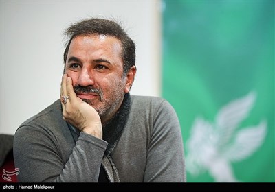 علی سلیمانی بازیگر در نشست خبری فیلم تنگه ابوقریب - سی‌وششمین جشنواره فیلم فجر