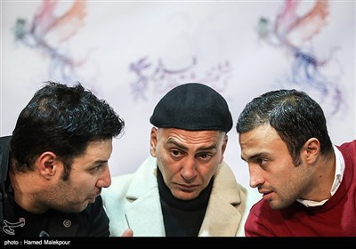 امیر جدیدی، حمیدرضا آذرنگ و جواد عزتی در نشست خبری فیلم تنگه ابوقریب - سی‌وششمین جشنواره فیلم فجر