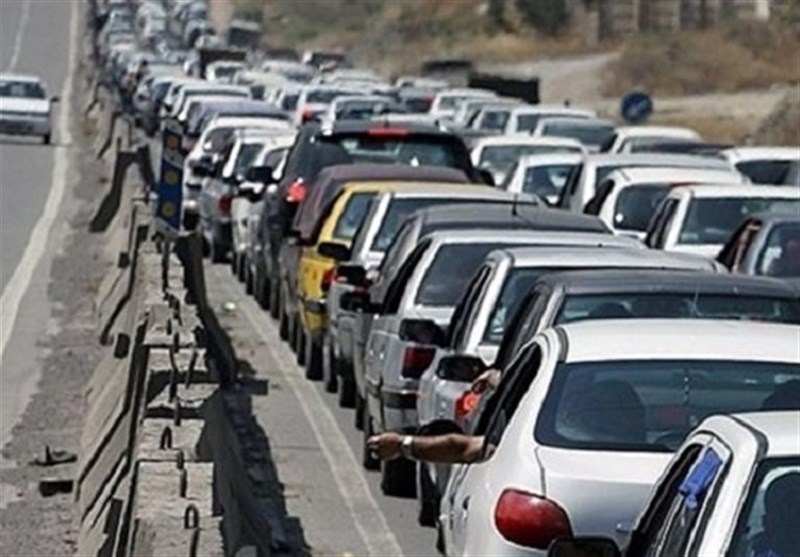 ترافیک سنگین در آزادراه رشت-قزوین/یک لاین آزادراه مسدود شد