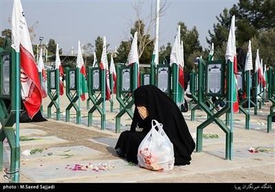 عشرہ فجر | شہداء کے مزاروں سے غبار ہٹانے اور پھول چڑھانے کے مراسم