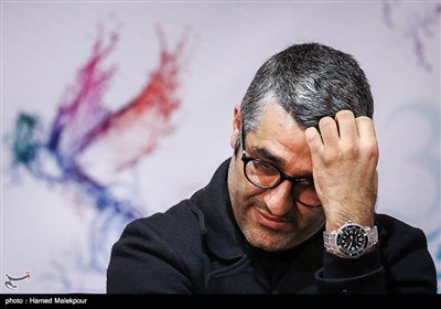پژمان جمشیدی بازیگر در نشست خبری فیلم سوء تفاهم - سی‌وششمین جشنواره فیلم فجر