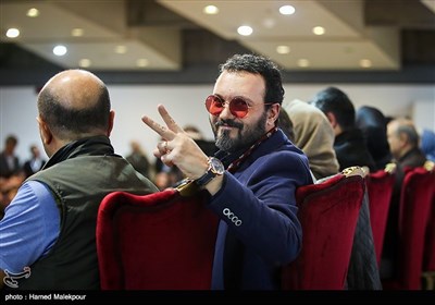 کامبیز دیرباز بازیگر در نشست خبری فیلم سوء تفاهم - سی‌وششمین جشنواره فیلم فجر