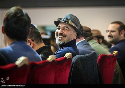 رضا عطاران بازیگر در نشست خبری فیلم مصادره - سی‌وششمین جشنواره فیلم فجر