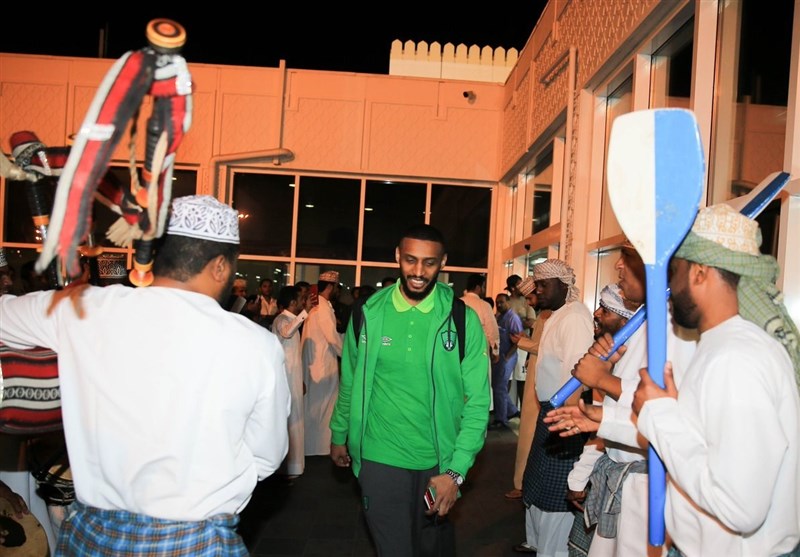 ورود حریف عربستانی تراکتورسازی به مسقط با استقبال عمانی‌ها + تصاویر
