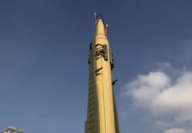 «22 بهمن 96»-2 |نمایش عمومی موشک 2000 کیلومتری سپاه در مسیر راهپیمایی + عکس