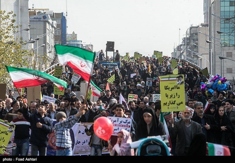 راهپیمایی 22 بهمن در خیابان انقلاب