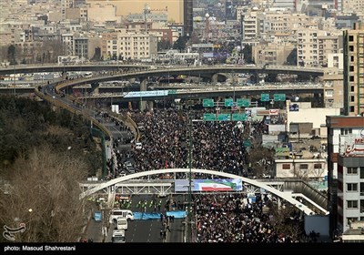 راهپیمایی 22 بهمن - برج آزادی