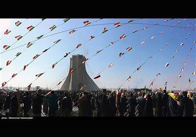 راهپیمایی 22 بهمن در بزرگراه جناح