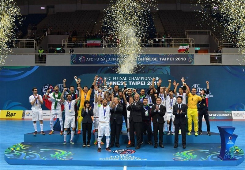 فوتسال قهرمانی آسیا| تاج و کفاشیان جام قهرمانی را به ایران اهدا کردند