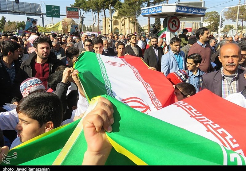 تهران| امروز باید طرفدار جبهه حق باشیم تا در تله دشمن گرفتار نشویم