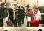 عکس|توزیع ماسک در مرکز شهر اهواز