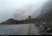 محور بیرانشهر- بروجرد به علت ریزش کوه مسدود شد
