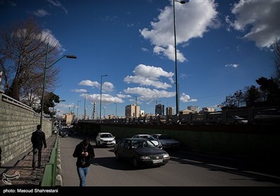 ایران کے دارالحکومت تہران کا نیلا آسمان