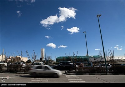 ایران کے دارالحکومت تہران کا نیلا آسمان