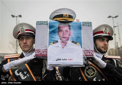 ایرانی تیل بردار جہاز &quot;سانچی&quot; میں جاں بحق ہونے والے افسروں کے جنازوں کی تدفین