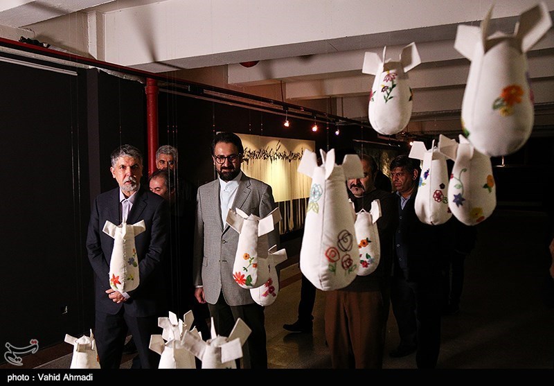 بازدید وزیر ارشاد از جشنواره هنرهای تجسمی فجر
