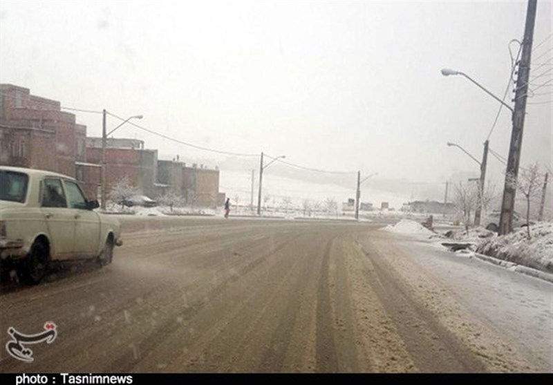 ارومیه| برف و سرما عبور و مرور در 11 محور اصلی آذربایجان غربی را مختل کرد