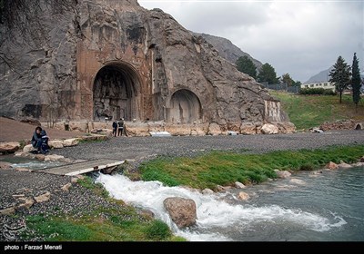 بارش باران در طاق بستان