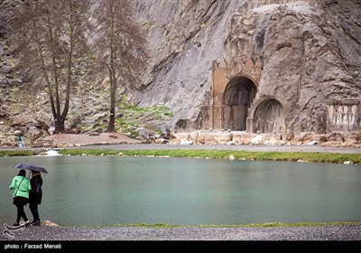 بارش باران در طاق بستان