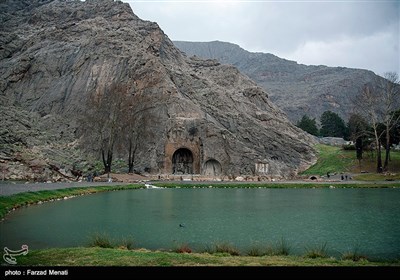 بارش باران در طاق بستان