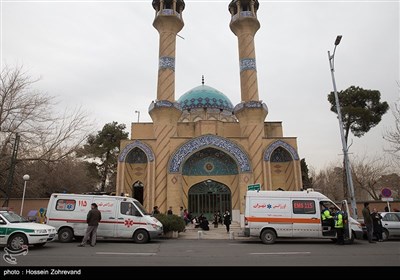 حضور خانواده های سانحه هوایی تهران-یاسوج مقابل مسجد قدس فرودگاه مهرآباد