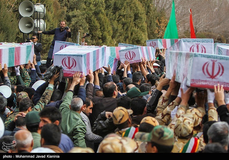 کرمان| شهدای گمنام برای بیدار شدن اذهان جامعه می‌آیند