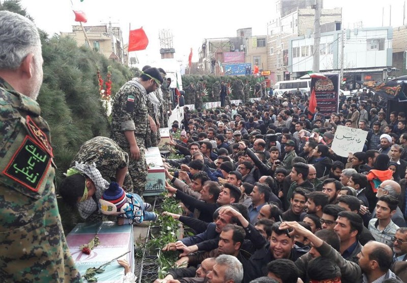 کرمان|کاروان 14 شهید گمنام دفاع مقدس وارد شهربابک شد