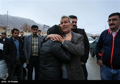 حضور خانواده های حادثه سقوط هواپیما در روستای بیده در 100 کیلومتری سمیرم