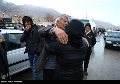 حضور خانواده های حادثه سقوط هواپیما در روستای بیده در 100 کیلومتری سمیرم