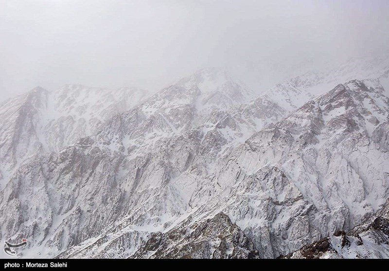 بهمن بخش زیادی از هواپیمای آسمان را مدفون کرد/جستجوی جعبه سیاه سخت شد