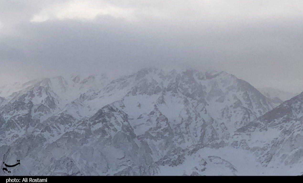 اصفهان| عملیات پیچیده کوهنوردی برای عبور از 2 یخچال خطرناک؛ انتقال پیکرها از سمت &quot;قله نول&quot;