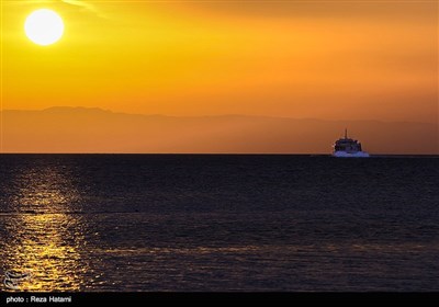 کشتی مسافربری در حال حرکت به بندر بوشهر