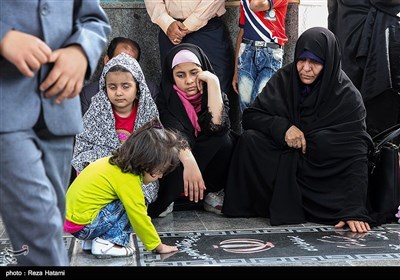 کشتی زائران راهیان نور دریایی هرساله از اواخر اسفند تا اواخر فروردین جزیره خارگ میزبان راهیان نور دریایی است که از تمام ایران میباشد