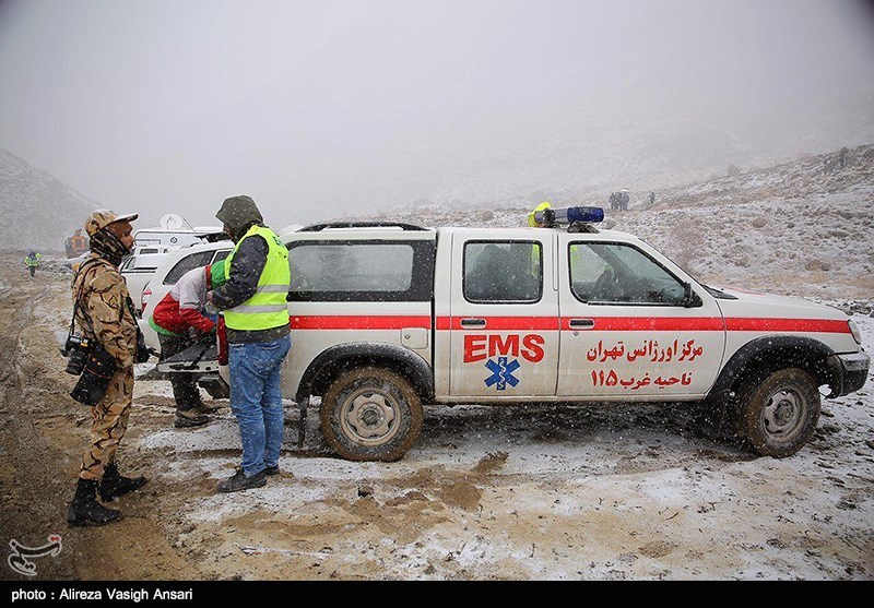 شهرکرد| بارش برف امدادرسانی به حادثه دیدگان سقوط جت را با مشکل مواجه کرده است
