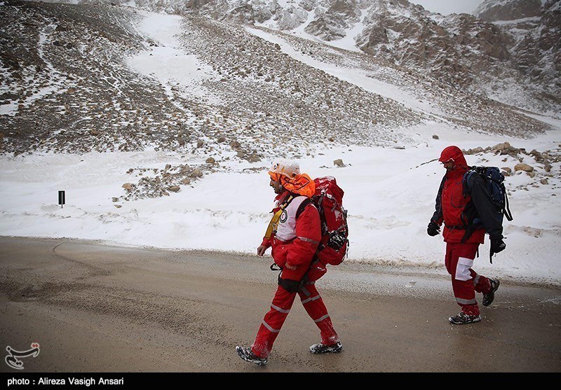 اصفهان| کوهنورد امدادگر: تا 1.5 متری خود را بیشتر نمی‌دیدیم؛ مسیر بهمن‌رو و دسترسی تا یک هفته آینده سخت است