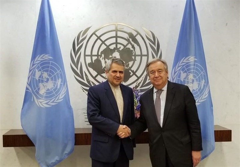 Iran’s Outgoing Envoy Presents Gift to UN Chief (+Photo)