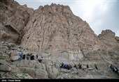 کرمانشاه| نمایش سه بعدی کتیبه بیستون در ورودی این اثر تاریخی