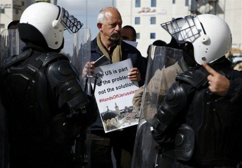 Palestinian Protesters Egg US Politicians Visiting Ramallah