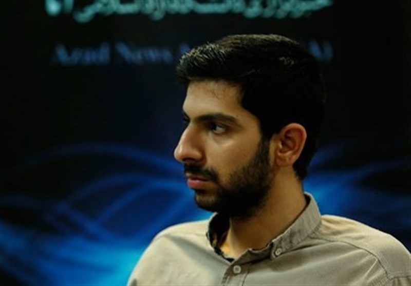 انتقاد فعال دانشجویی از وجود نرده‌های جداکننده مسئولان و مردم در نماز جمعه تهران