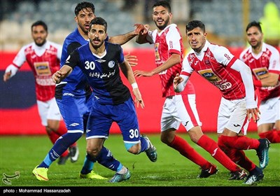 دیدار تیم‌های فوتبال پرسپولیس و استقلال خوزستان