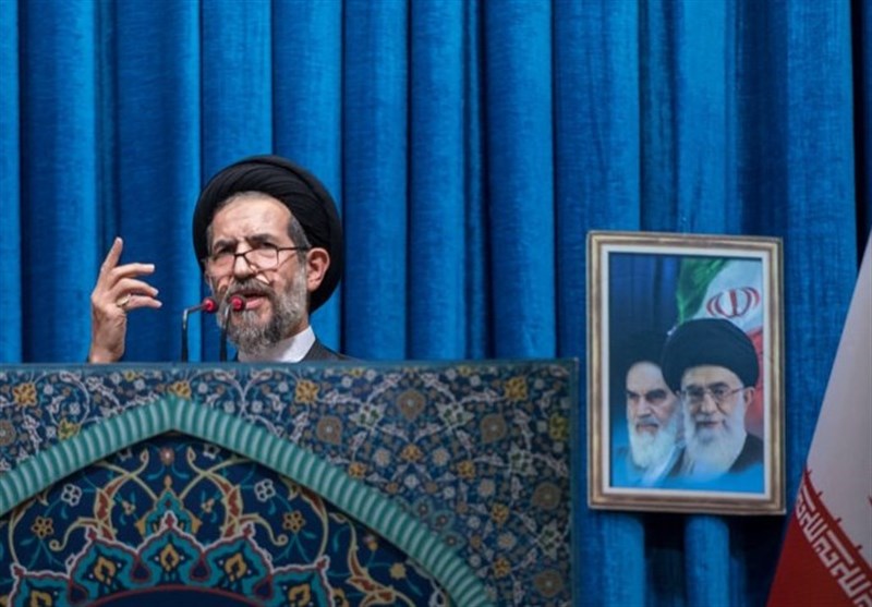 خطیب نماز جمعه تهران: سه قوه اصلاح نظام بانکی را در دستور کار قرار دهند/ کشور ظرفیت تکانه‌های ارزی را ندارد