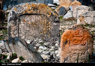 قبرستان سفید چاه که به «قبرستان سپید» نیز شهرت دارد، در شهرستان بهشهر، بخش یانه سر، روستای سفید چاه واقع شده که مربوط به دوره تیموریان است و اولین قبرستان مسلمانان در ایران به شمار می‌رود.