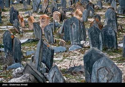 قبرستان سفید چاه که به «قبرستان سپید» نیز شهرت دارد، در شهرستان بهشهر، بخش یانه سر، روستای سفید چاه واقع شده که مربوط به دوره تیموریان است و اولین قبرستان مسلمانان در ایران به شمار می‌رود.